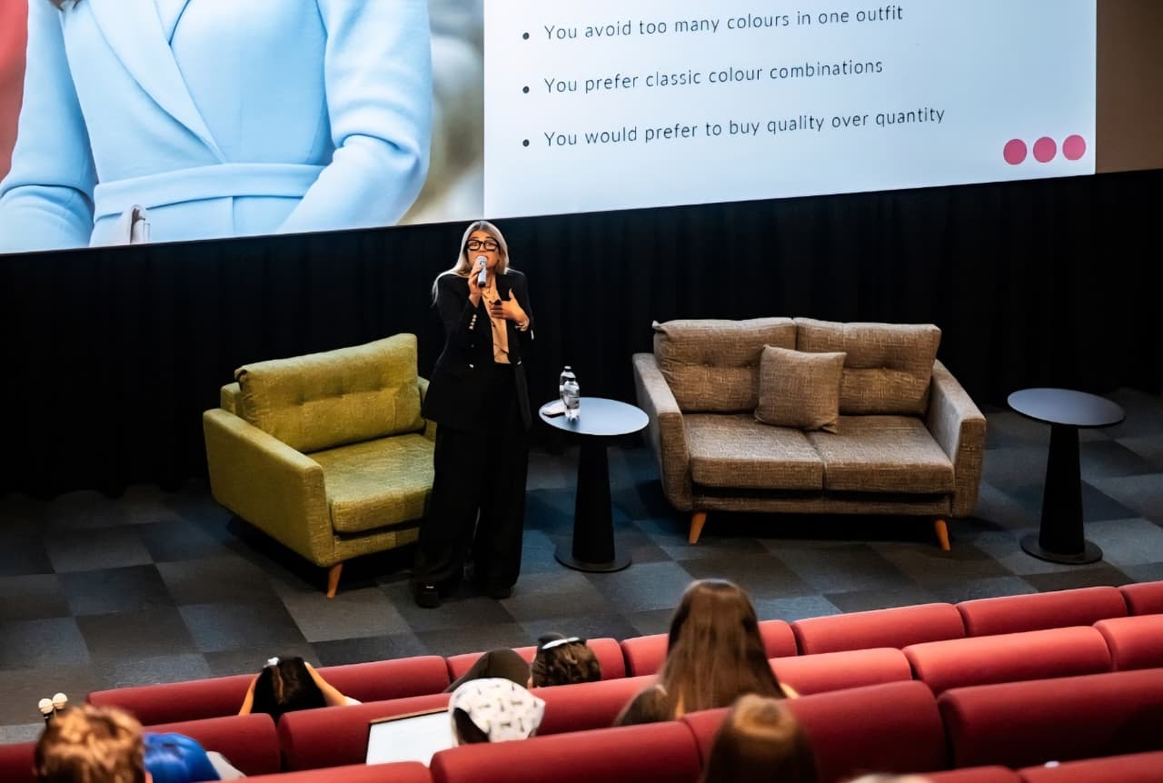 Rita Sarkis — stage presentation